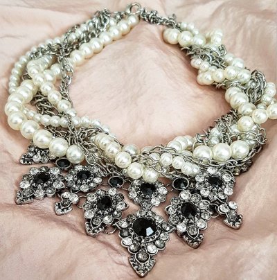 chunky pearl necklace